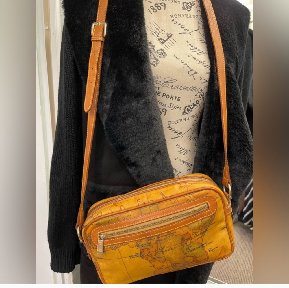 HOST PICK*Alviero Martini   Bag Luxury made in Italy ❤️ HOST PICK 3/15/24 ❤️ - Picture 2 of 12